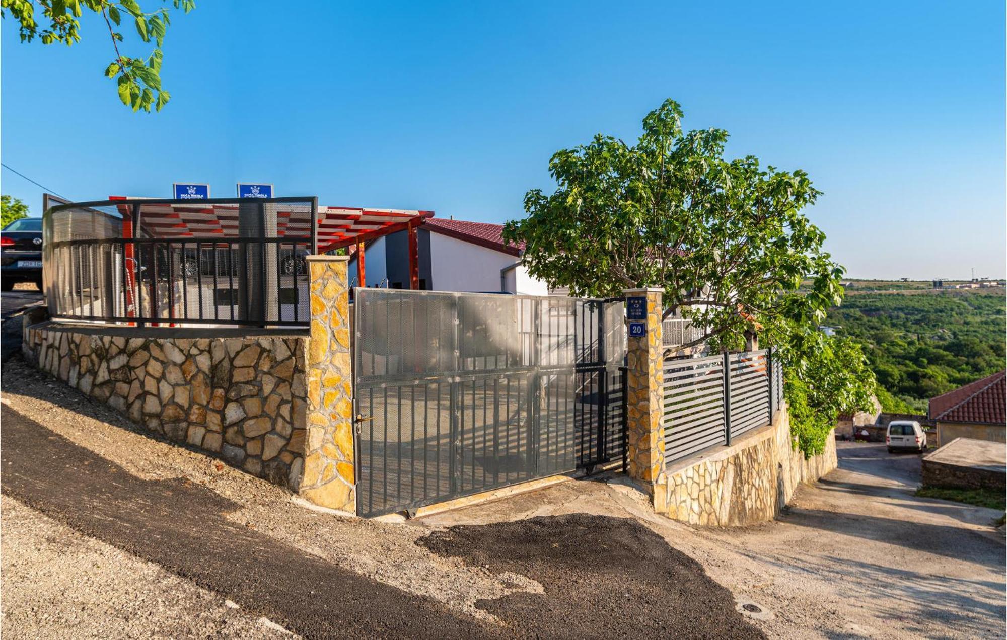Beautiful Home In Rovanjska With Wifi Bagian luar foto